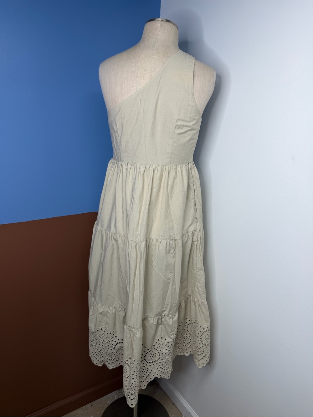 Gap Women’s One Shoulder Beige khaki Dress Eyelet Trim 100% Cotton 8 Petite - Picture 4 of 9